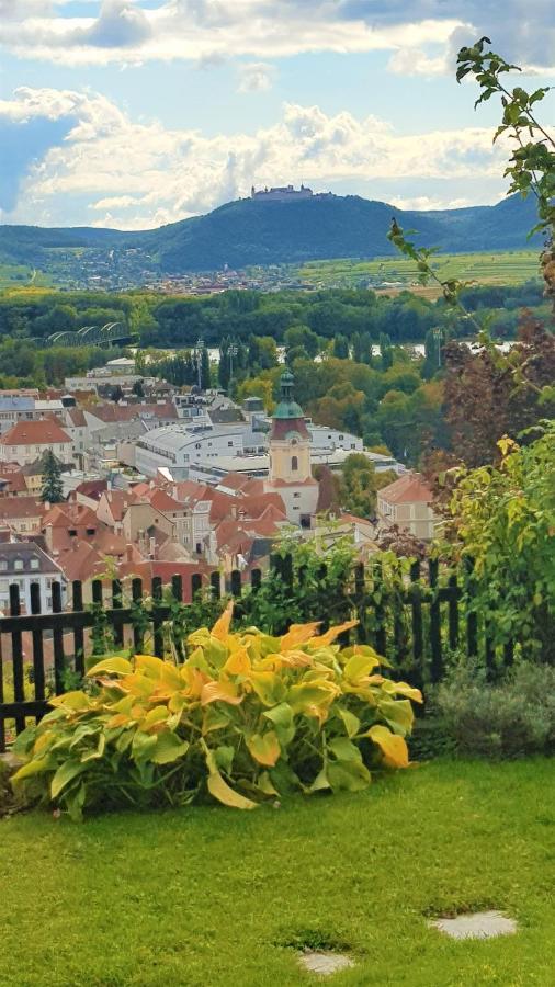 Blick Ueber Krems Mit Gartenpavillon Exterior photo